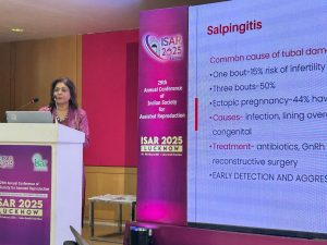 Dr Sumita Prabhakar at ISAR Lucknow 2025 presenting health talk on Auditing Tubal Factor in Unexplained Infertility.