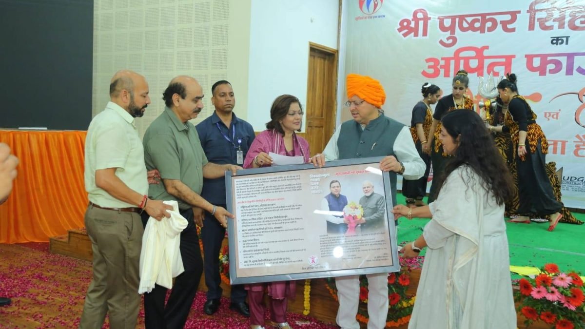 Dr. Sumita Prabhakar with Hon’ble Chief Minister of Uttarakhand, Shri Pushkar Singh Dhami