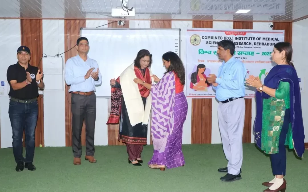 Welcoming Dr. Sumita Prabhakar, Chief Guest, at World Breastfeeding Week 2025 program