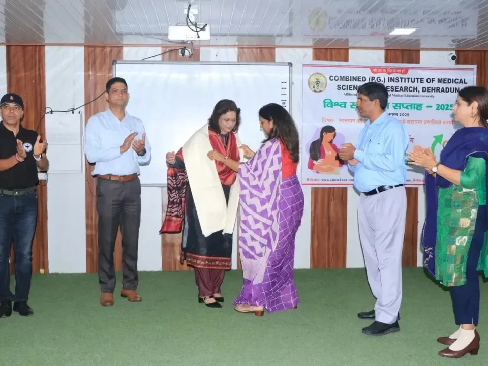 Welcoming Dr. Sumita Prabhakar, Chief Guest, at World Breastfeeding Week 2025 program